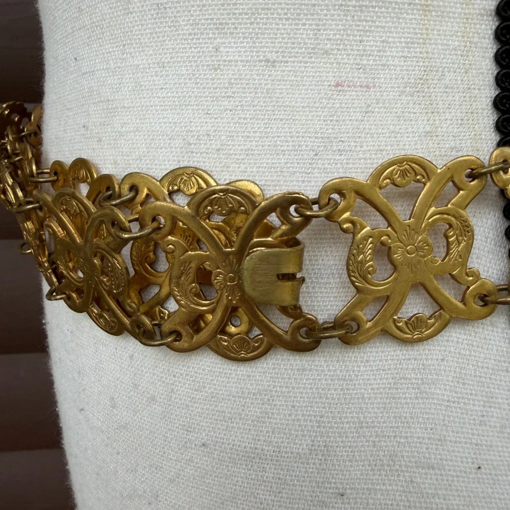 Vintage Filigree Metal Chain Belt Womens Gold Tone Ornate Urn Buckle 35.5 Inch